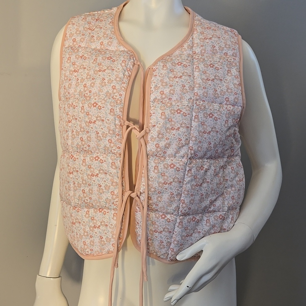 Stoosh Peach Floral Front Tie Lightly Quilted Vest With Pockets Size S